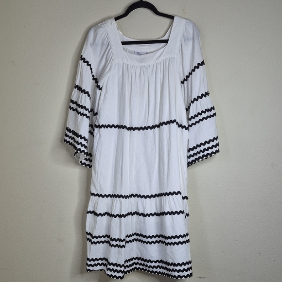 White and Black Relaxed 3/4 Sleeve Tunic - Picture 1 of 8